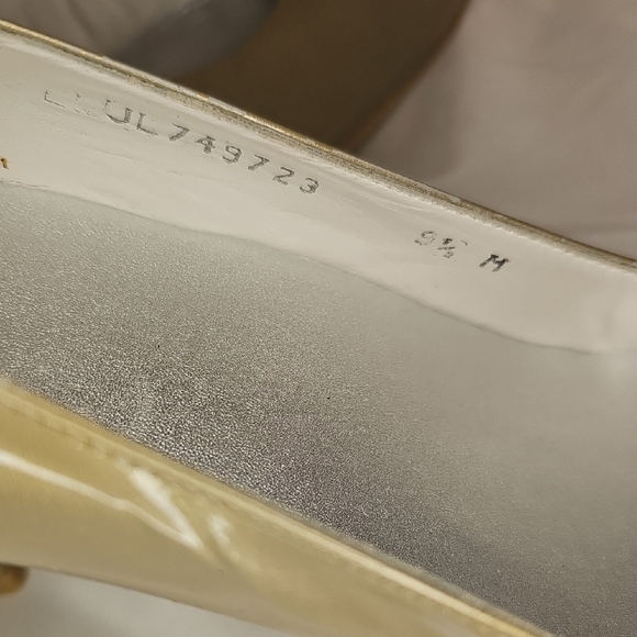 Stuart Weitzman Women's Beige Heels Size 9.5 - Picture 11 of 12